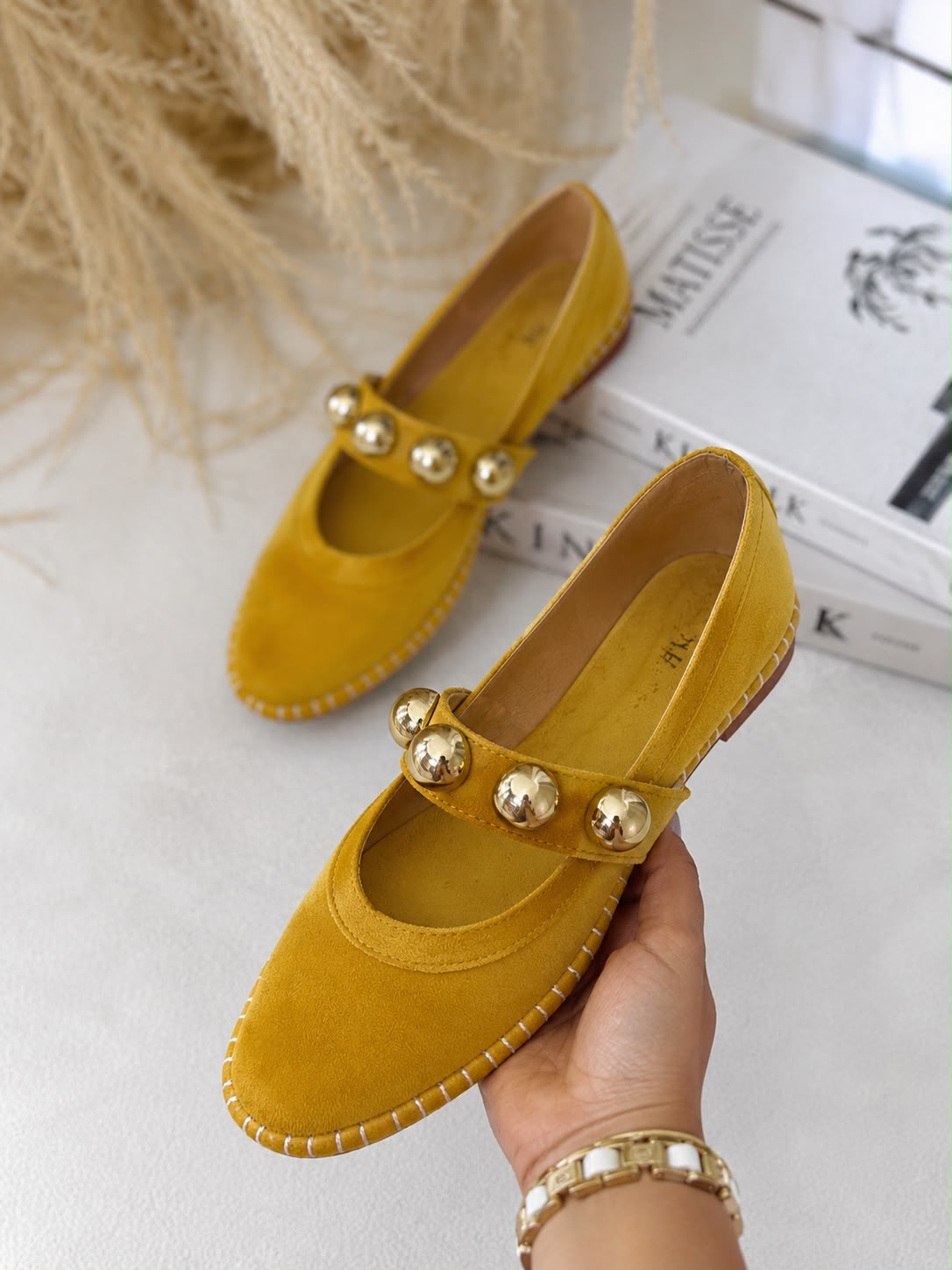 Luna en amarillo mostaza